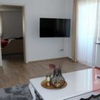 Apartment 301, Wohnraum mit Flat-TV, Kabelfernsehen